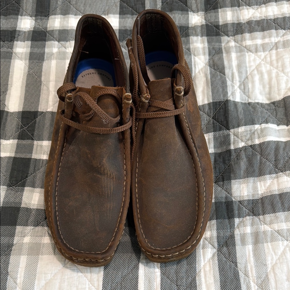 Clark's Wallabee Boots Size 11 Beeswax